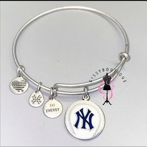 New York Yankees MLB Charm Bangle Bracelet